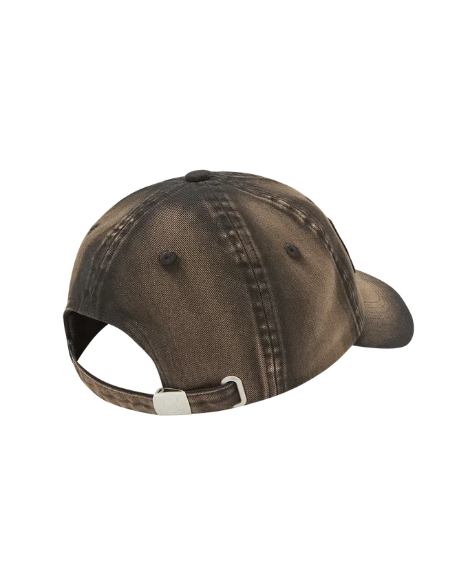 Cappellino da papà con scritta spray sfumata Cappellino da papà con scritta spray sfumata