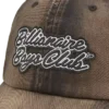 Cappellino da papà con scritta spray sfumata Cappellino da papà con scritta spray sfumata