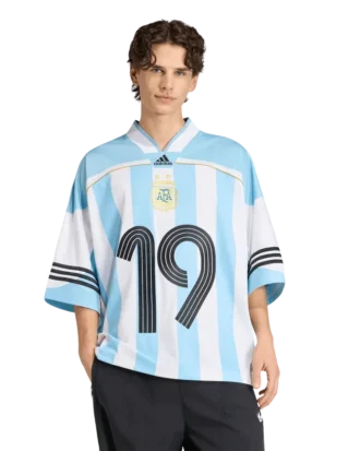 maglia dell argentina 2 330x413 - Maglia dell&rsquo;Argentina