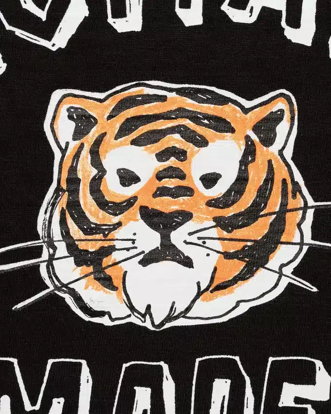 T-shirt con grafica n. 18 T-shirt con grafica n. 18